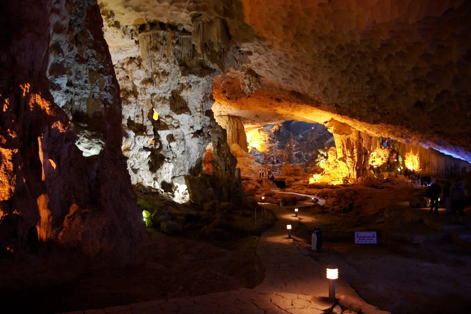 Surprising Cave 2, Halong Bay, Vietnam